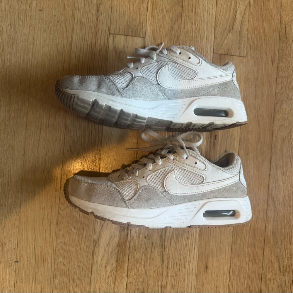 Women’s Nike Air Max Sneakers - Picture 3 of 5